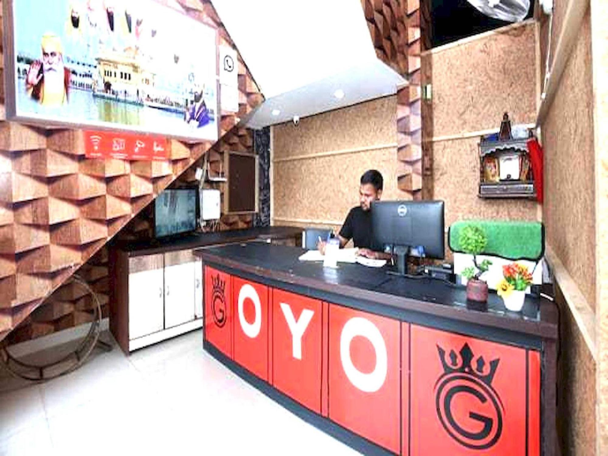 Oyo 91941 Hotel Golden Crown Sirhind Exteriör bild